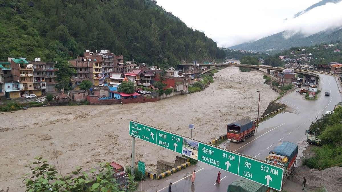 Himachal Flood: 70 ହଜାର ପର୍ଯ୍ୟଟକଙ୍କୁ ସୁରକ୍ଷିତ ଉଦ୍ଧାର କରାଯାଇଥିବା କହିଲେ ମୁଖ୍ୟମନ୍ତ୍ରୀ