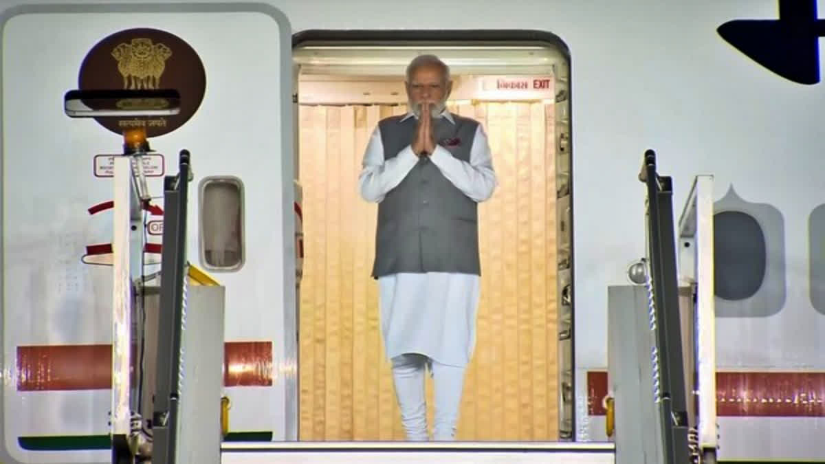 PM Modi lands in Delhi  PM Modi lands in Delhi after concluding his visit  modi visit to UAE and France  ಯುಎಇ ಪ್ರವಾಸ ಮುಕ್ತಾಯ  ಭಾರತಕ್ಕೆ ವಾಪಸ್ಸಾದ ಪ್ರಧಾನಿ ಮೋದಿ  ಫ್ರಾನ್ಸ್ ಮತ್ತು ಯುನೈಟೆಡ್ ಅರಬ್ ಎಮಿರೇಟ್ಸ್  ಯುನೈಟೆಡ್​​ ಅರಬ್​ ಎಮಿರೇಟ್ಸ್  ಫ್ರಾನ್ಸ್​ ದೇಶಗಳ ಪ್ರವಾಸ  ವಕ್ತಾರ ಅರಿಂದಮ್ ಬಾಗ್ಚಿ ಟ್ವೀಟ್  ಯುಎಇ ಅಧ್ಯಕ್ಷ ಅಲ್ ನಹ್ಯಾನ್