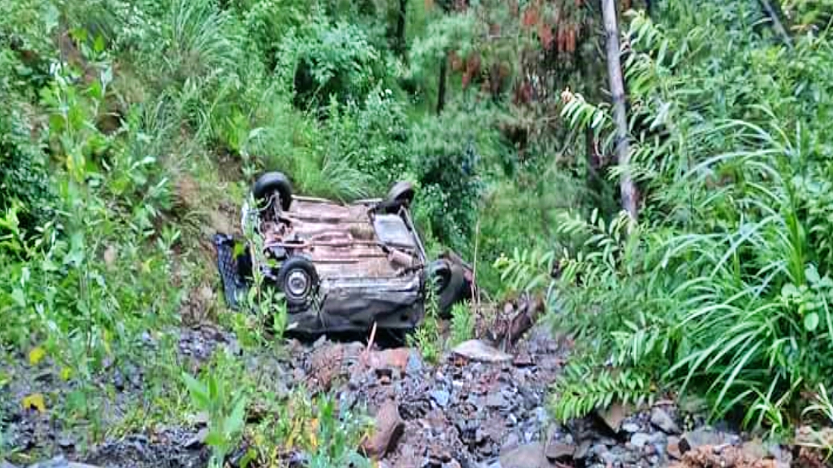 Car fell into ditch in Seraj