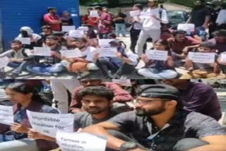 گاندربل میں سینٹرل یونیورسٹی کے خلاف طلباء کا احتجاج