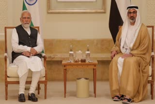 PM Modi arrives in UAE  Narendra Modi  UAE  PM Modi two nation visit  ഇമാനുവൽ മാക്രോൺ  ഫ്രാൻസിലെത്തിയ മോദി  ഫ്രാൻസ്  യുഎഇ  ഷെയ്‌ഖ് മുഹമ്മദ് ബിൻ സായിദ് അൽ നഹ്യാൻ  യുഎഇ പ്രസിഡന്‍റ്  നരേന്ദ്ര മോദി യുഎഇലെത്തി