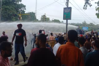 bhopal police use water cannon on congress