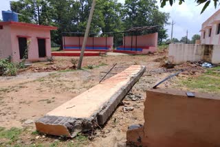 http://10.10.50.75//jharkhand/15-July-2023/jh-sim-02-boundary-wall-demolished-within-two-months-of-inauguration-vis-byte-jh10018_15072023184208_1507f_1689426728_426.jpg