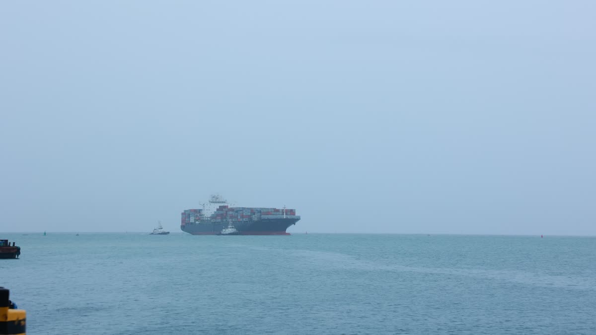 VIZHINJAM PORT  NEW SHIP AT VIZHINJAM PORT  വിഴിഞ്ഞം തുറമുഖം  വിഴിഞ്ഞം തുറമുഖം രണ്ടാമത്തെ കപ്പൽ