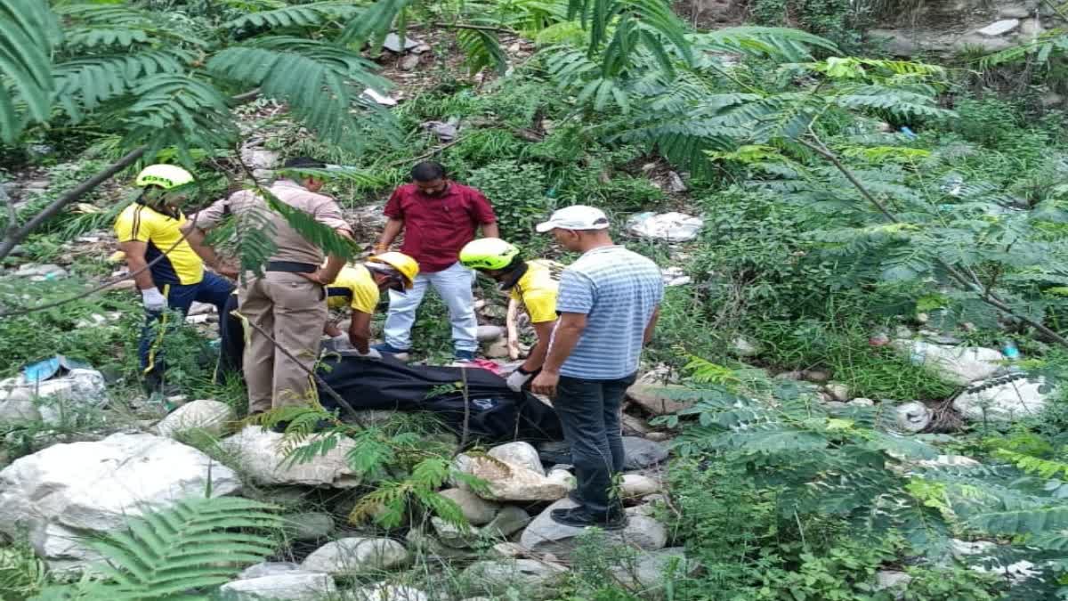 Car fell into a deep gorge in Uttarkashi