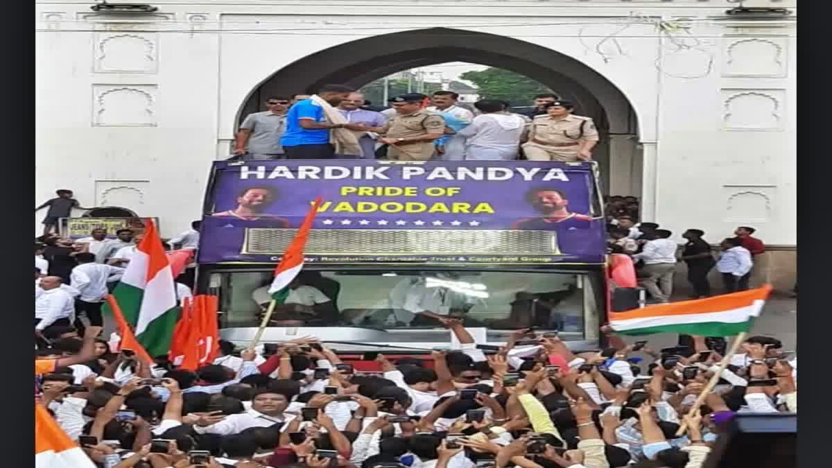 HARDIK PANDYA IN VADODARA  T20 WORLD CUP VICTORY  വഡോദരയില്‍ ഹാർദികിന് റോഡ് ഷോ  ടി20 ലോകകപ്പ് വിജയം ഇന്ത്യ