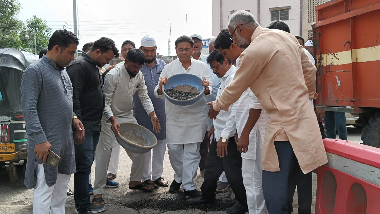 Burhanpur road poor condition