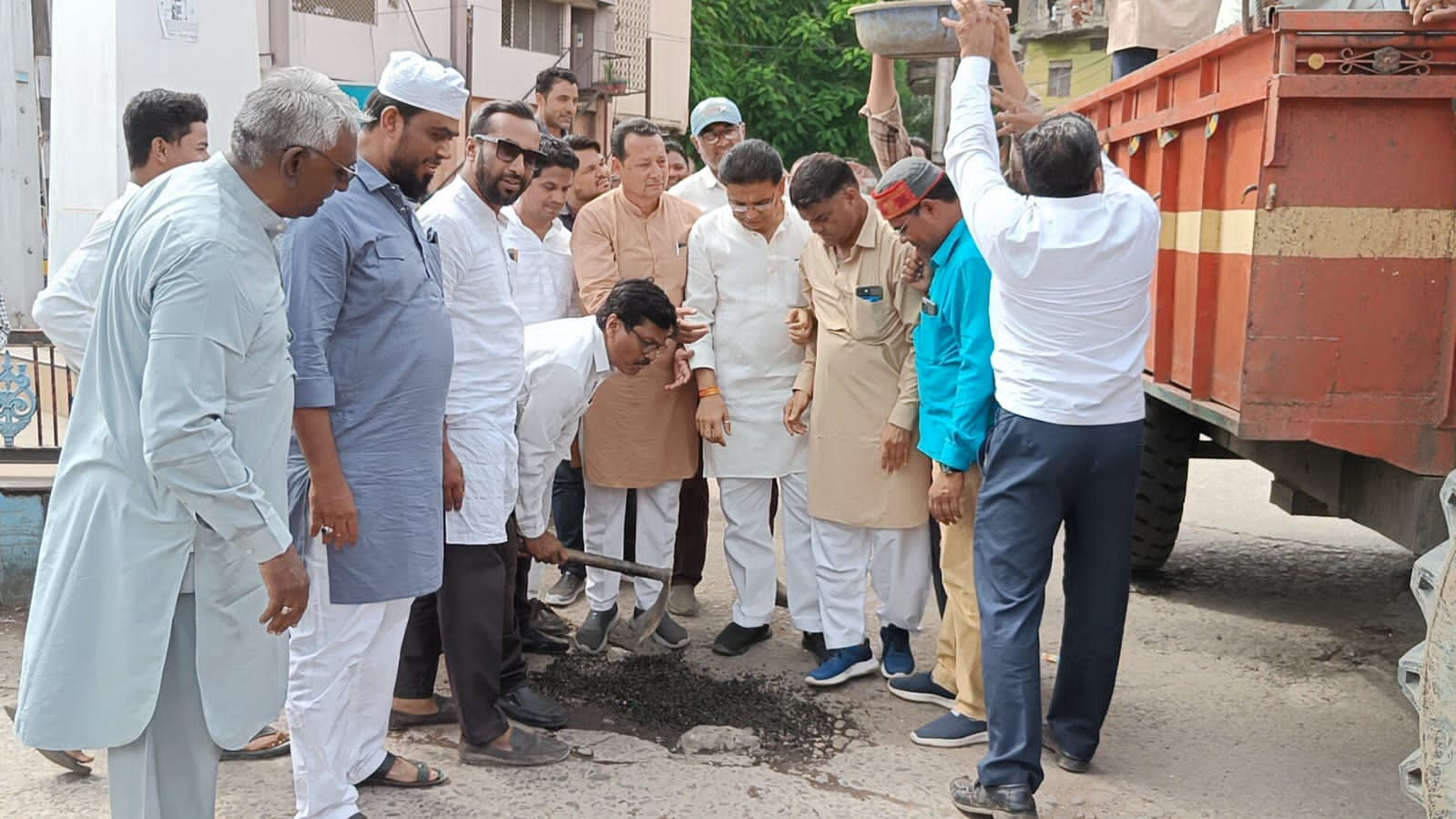 Burhanpur road poor condition