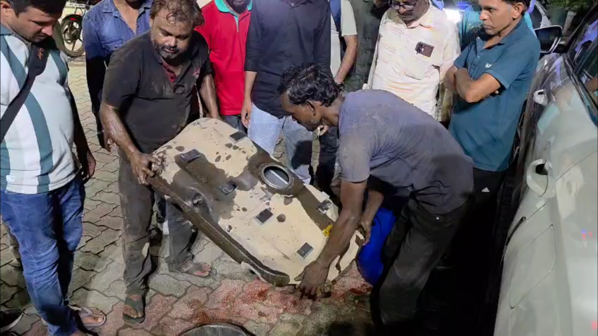 car owner created ruckus in rewa