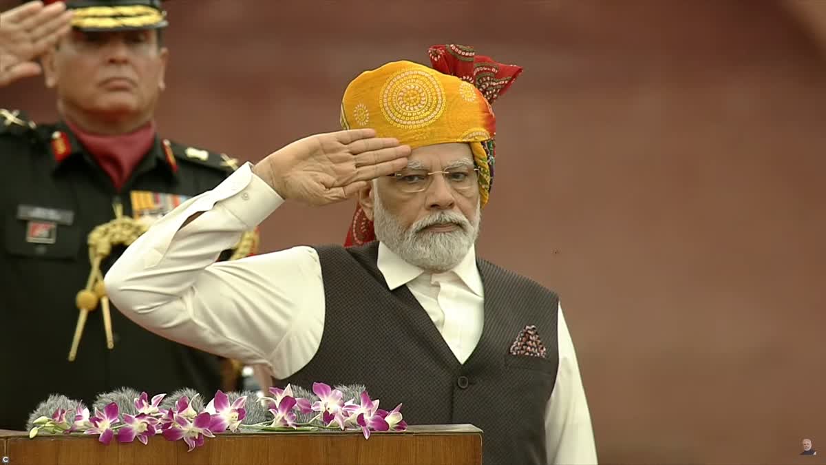 PM Modi  PM Narendra Modi Inspects The Guard Of Honour At Red Fort