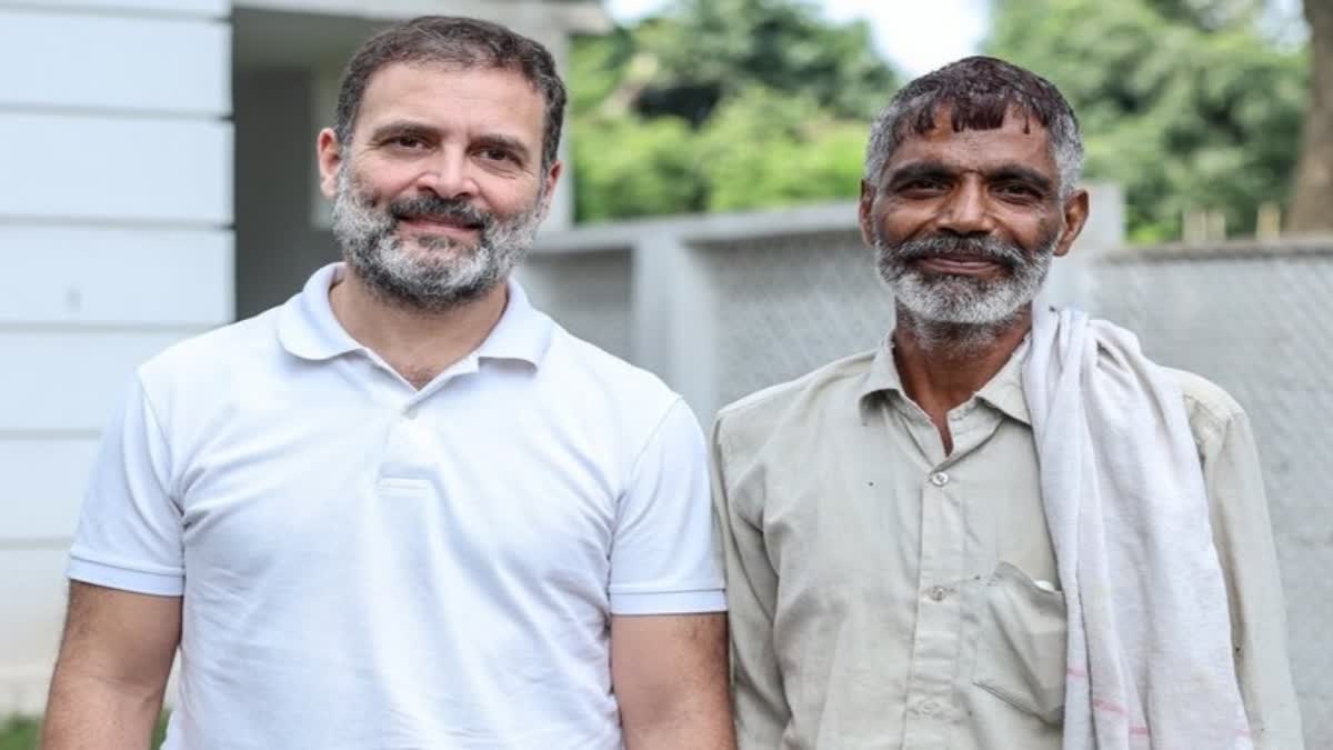 Rahul Gandhi has lunch with him  രാമേശ്വര്‍ ജി ഒരു സജീവ വ്യക്തി  തക്കാളി വിലക്കയറ്റം  തക്കാളി വിലക്കയറ്റം കരയിച്ച വ്യാപാരി  ചിത്രങ്ങളും അനുഭവങ്ങളും പങ്കിട്ട് എംപി  പച്ചക്കറി വ്യാപാരി രാമേശ്വര്‍  രാഹുല്‍ ഗാന്ധി  രാമേശ്വറിന്‍റെ വൈറലായ വീഡിയോ  സര്‍പ്രൈസ് വിസിറ്റുമായി രാഹുല്‍ ഗാന്ധി  news today  news updates  latest news in Delhi