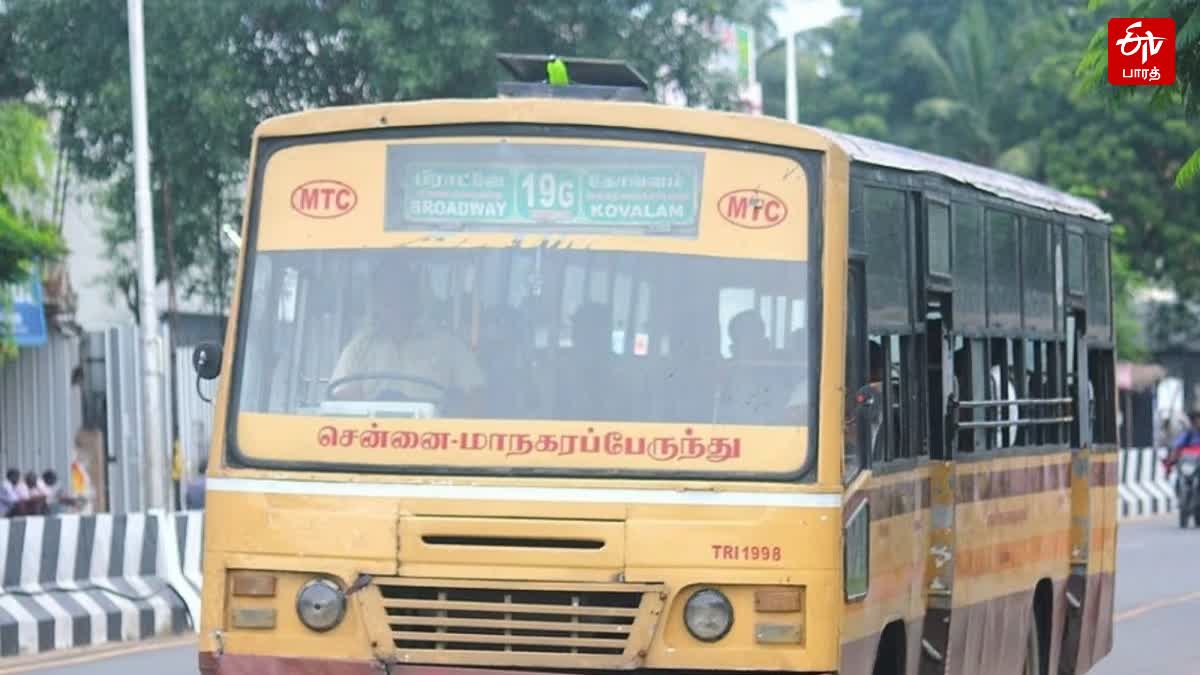 குடிபோதையில் ஓட்டுநரை தாக்கிய மணவர்கள் கைது