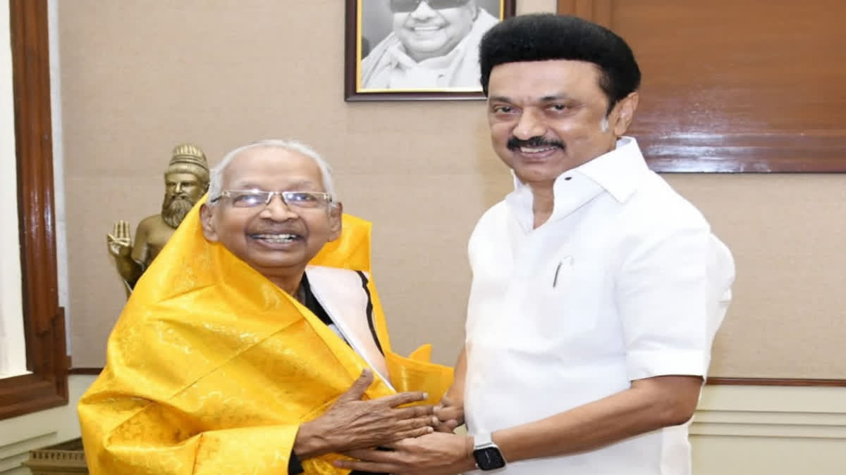 DK chief Veeramani conferred Eminent Tamilian Award Thagaisal Tamizhar Virudhu by TN CM Stalin