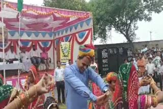 SDM Dances on Patriotic Song in Shahpura Rajasthan