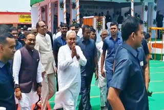 CM Nitish Kumar hoisted tricolor in Khapura