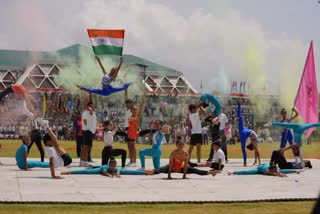 Kashmir  സ്വാതന്ത്ര്യ ദിനാഘോഷം  മനോജ് സിൻഹ  മനോജ് സിൻഹ ത്രിവർണ പതാക ഉയർത്തി  ബക്ഷി സ്‌റ്റേഡിയത്തിൽ  സ്വാതന്ത്ര്യ ദിന ചടങ്ങ്  ജമ്മു കശ്‌മീർ സ്വാതന്ത്ര്യ ദിനം  independence day  jammu kashmir independence day  Manoj Sinha  Bakshi Stadium in Srinagar