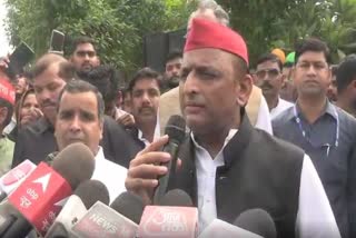 Akhilesh Yadav hoisted flag