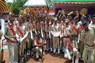 Independence day march past: ଛତିଶଗଡରେ ଓଡିଶା ପୋଲିସକୁ 3ୟ ପୁରସ୍କାର, ନେତୃତ୍ବ ନେଇଥିଲେ ଇନିସପେକ୍ଟର ବିଭୁପ୍ରସାଦ