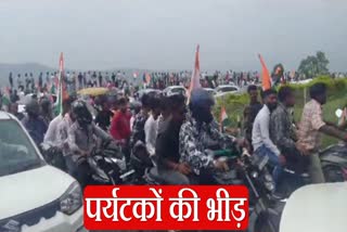 Crowd of tourists in Patratu Valley