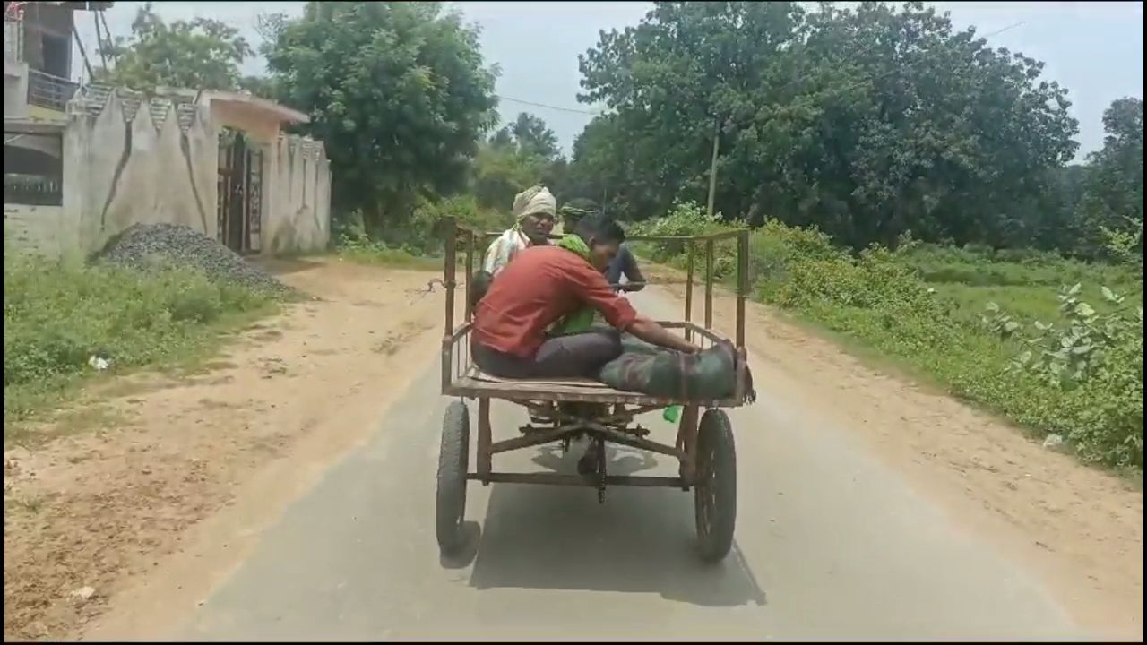 Dead Body On Rickshaw