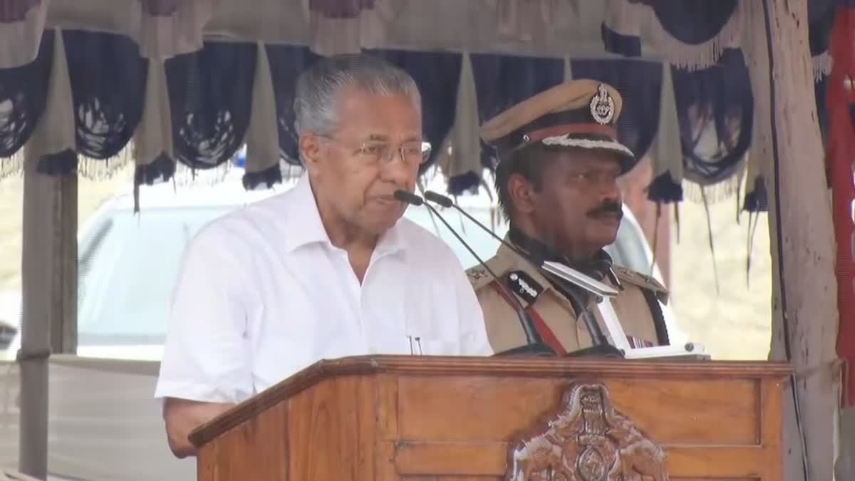 CM HOISTED FLAG IN TRIVANDRUM  KERALA INDEPENDENCE DAY CELEBRATION  CM PINARAYI VIJAYAN  LATEST NEWS IN MALAYALAM