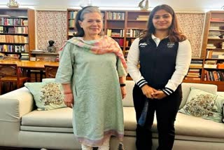 Manu Bhaker meets Sonia Gandhi, won 2 medals in Paris Olympics