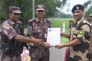 78TH INDEPENDENCE DAY  INDIAN BORDER GUARDING FORCE  BORDER FORCES EXCHANGE SWEETS  രാജ്യാതിര്‍ത്തി മധുര വിതരണം