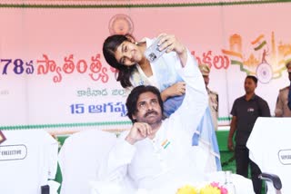 pawan_kalyan_selfie_with_adya