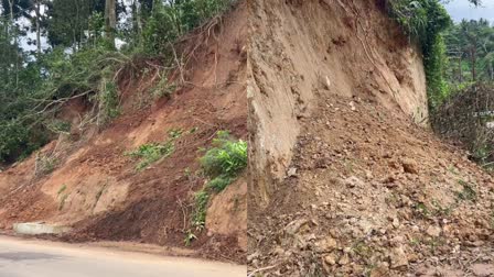 NATIVES WORRIED ABOUT LANDSLIDE  UNSCIENTIFIC ROAD CONSTRUCTION  IDUKKI ROAD CONSTRUCTION  അശാസ്ത്രീയ റോഡ് നിര്‍മ്മാണം