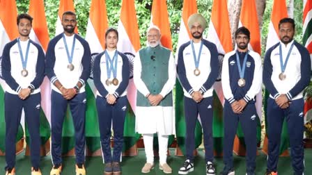 PM meets Indian Olympic contingent