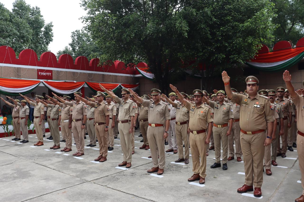 पुलिस कमिश्नर लक्ष्मी सिंह ने पुलिसकर्मियों को देश की सुरक्षा अखंडता को और अधिक मजबूत बनाने में योगदान देने के लिए प्रेसित किया.