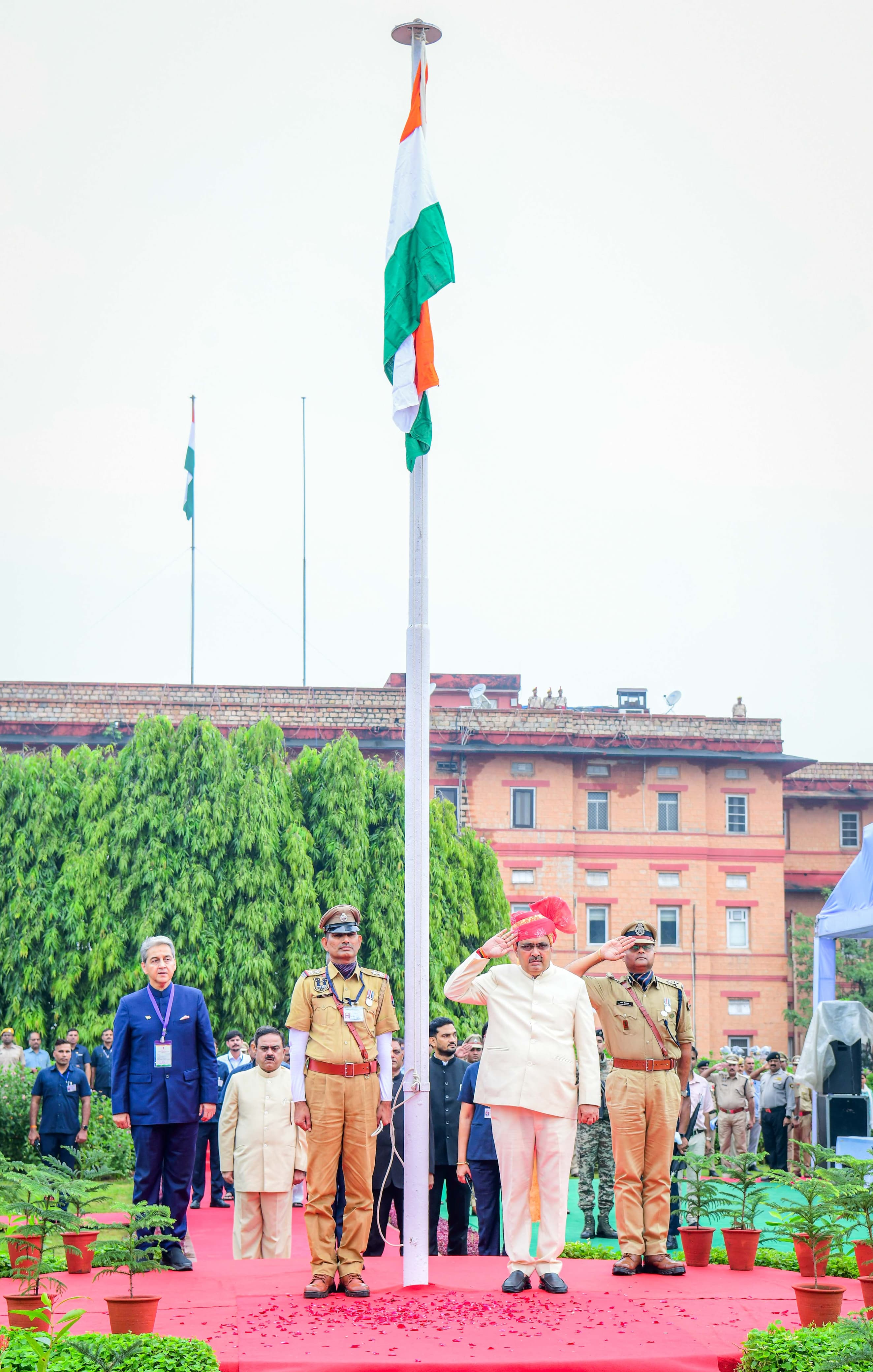 मुख्यमंत्री भजनलाल शर्मा ने झंडारोहण किया