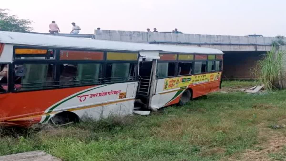 Bus fell from flyover in Ghaziabad