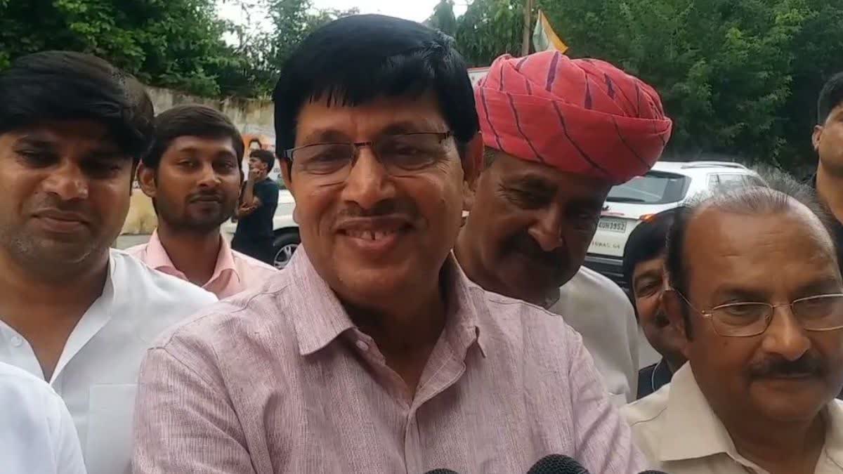 मुरारी लाल मीणा ने कांग्रेस को बताया पैसेंजर ट्रेन. मुरारी लाल मीणा ने कांग्रेस को बताया पैसेंजर ट्रेन.