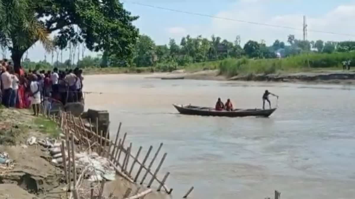 Muzaffarpur Boat Accident  Muzaffarpur Boat Accident Dead Bodies Found  Boat carrying children capsizes  ബോട്ട് അപകടം  Boat Accident  Bihar Boat Accident Updation  മുസാഫർപൂർ ബോട്ടപകടം  കുട്ടികൾ സഞ്ചരിച്ച ബോട്ട് അപകടത്തിൽപ്പെട്ടു  ബാഗ്‌മതി നദിയിൽ ബോട്ട് മറിഞ്ഞു  ബോട്ട് മറിഞ്ഞു