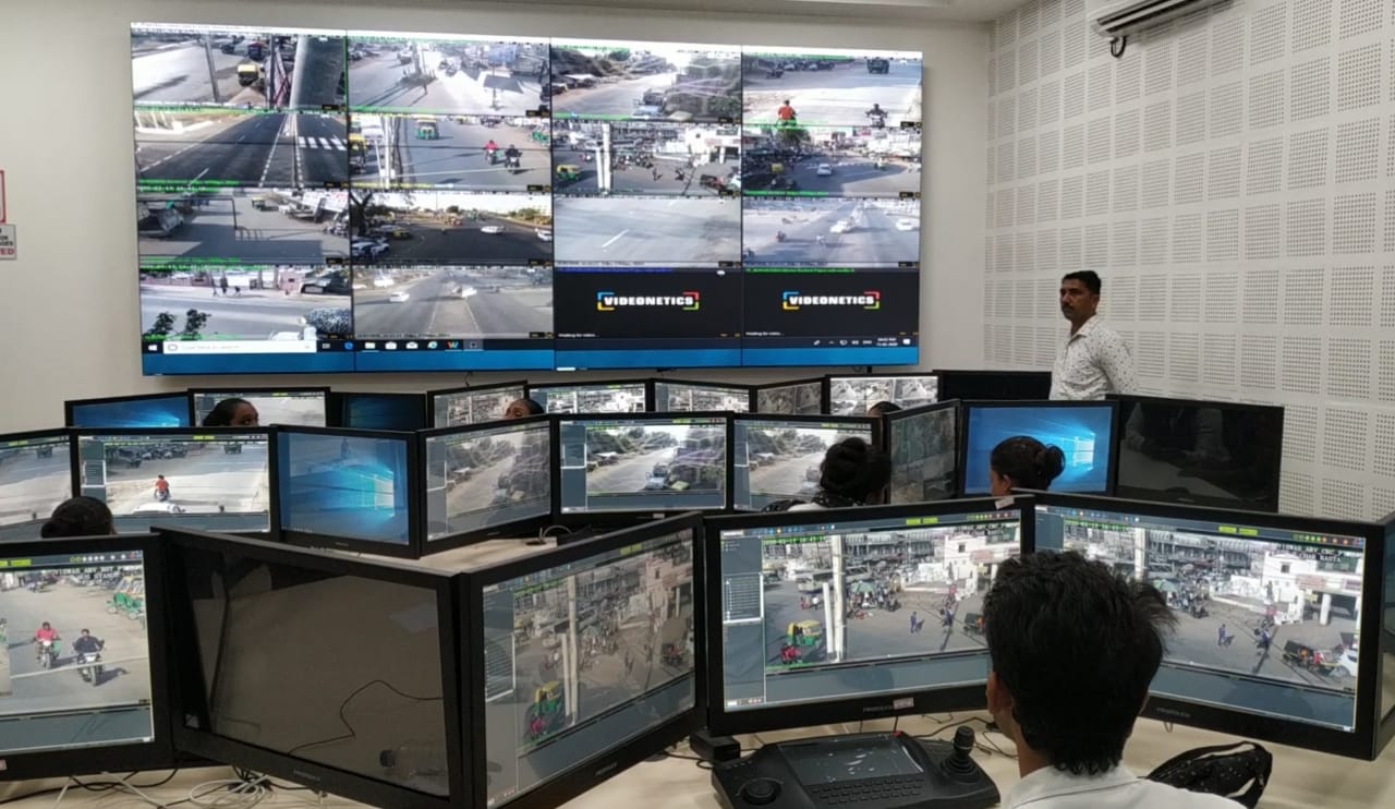 CCTVના દ્રશ્યોનું મોનિટરીંગ