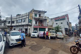 Income Tax Department raids Munawwar Salim house