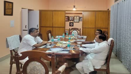 G Parameshwara, Satish Jarkiholi Visit BK Hariprasad House