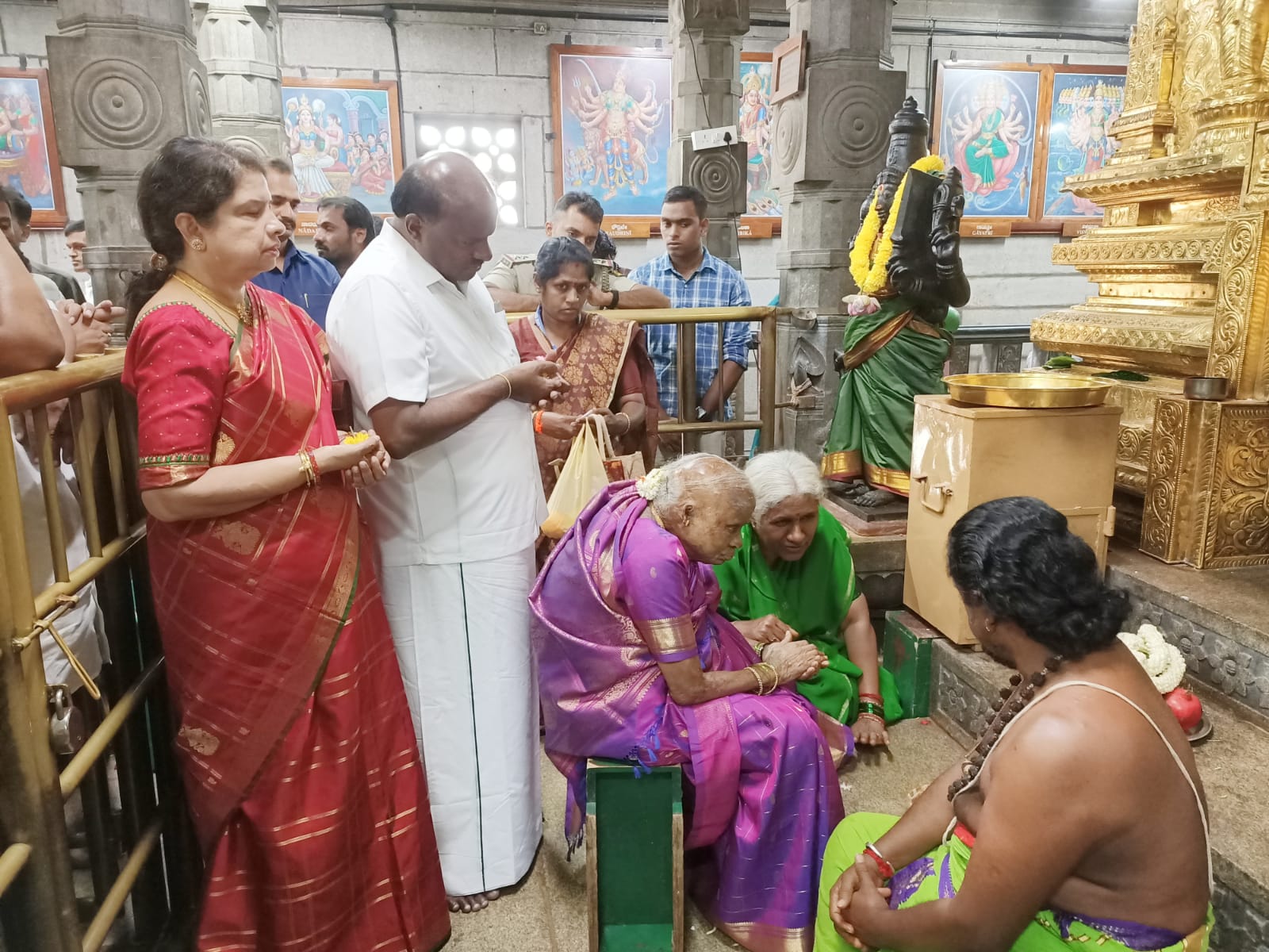 Former CM H D Kumaraswamy family did pooja at Rajarajeshwari temple