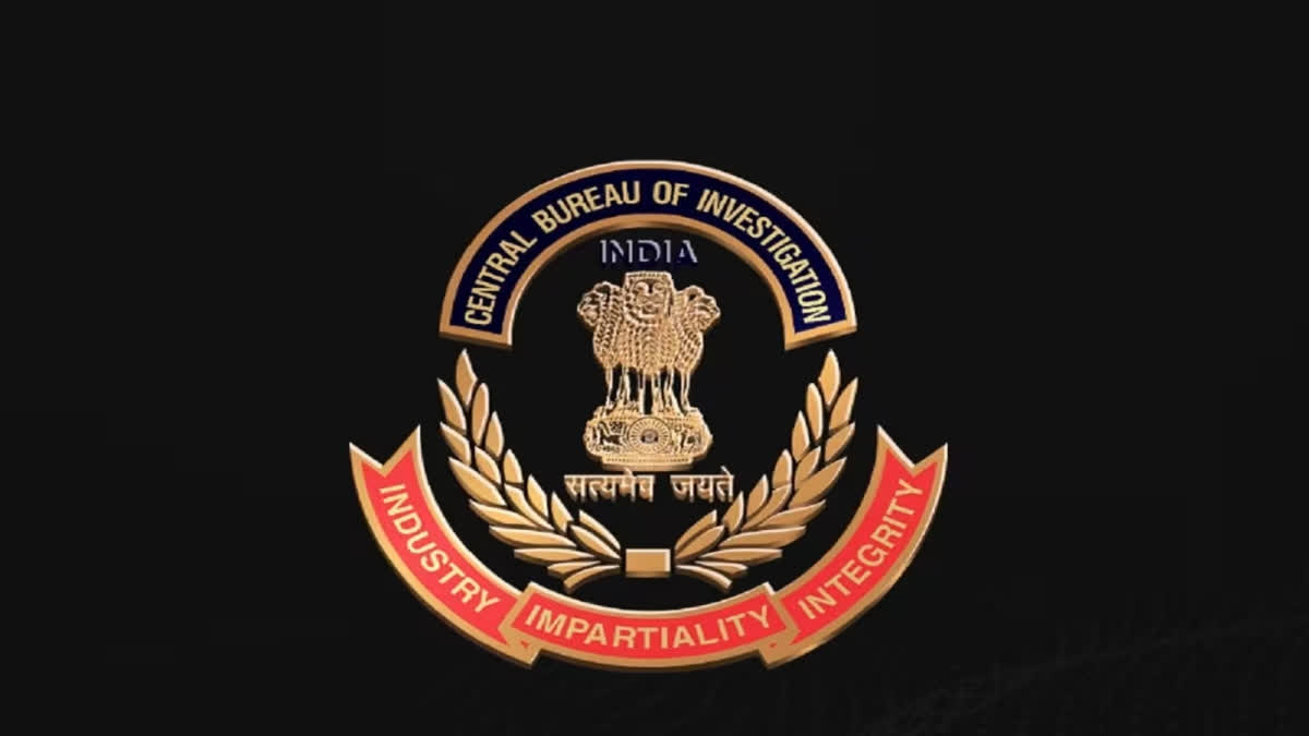 The CBI has arrested an alleged cyber criminal from Mumbai who had duped a US citizen of USD 4.5 lakh by posing as technical support, officials said on Saturday.