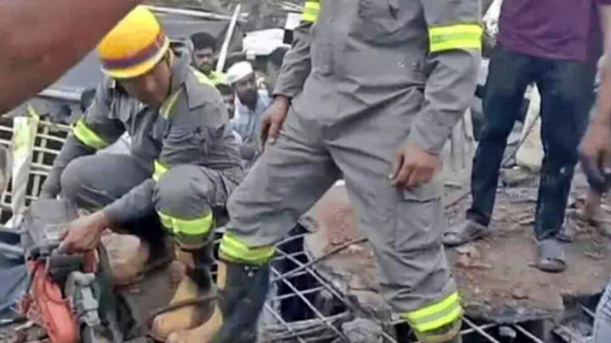 HEAVY RAIN IN UTTAR PRADESH  DEATH AFTER BUILDING COLLAPSE IN UP  ഉത്തര്‍പ്രദേശില്‍ കനത്ത മഴ  യുപിയില്‍ കെട്ടിടം തകര്‍ന്നു