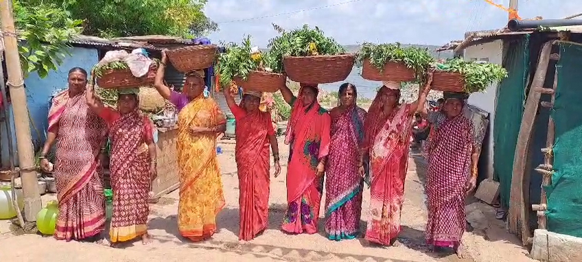 ಜೋಕುಮಾರಸ್ವಾಮಿ ಹೊತ್ತ ಮಹಿಳೆಯರು