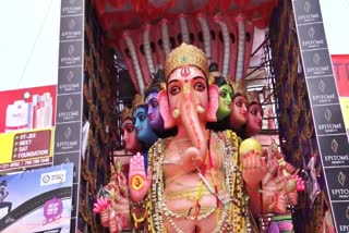 Devotees Rush at Khairatabad Ganesh