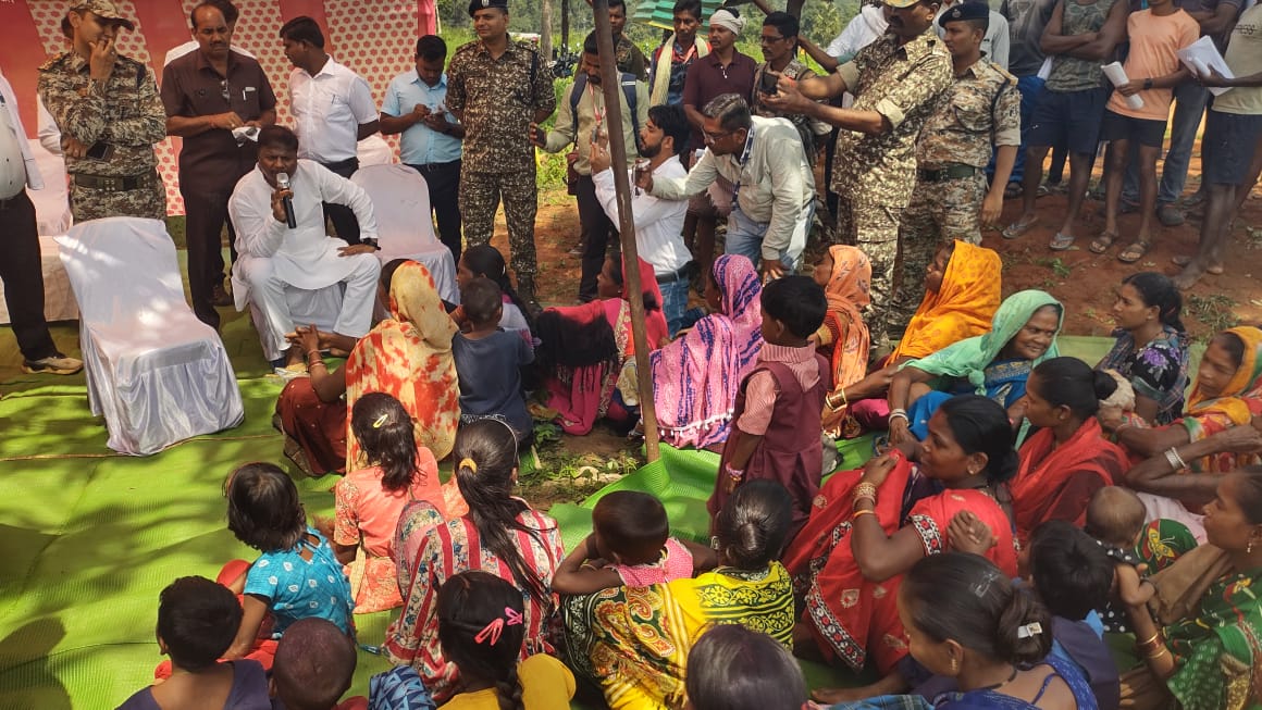 Minister Kedar Kashyap talking to the villagers