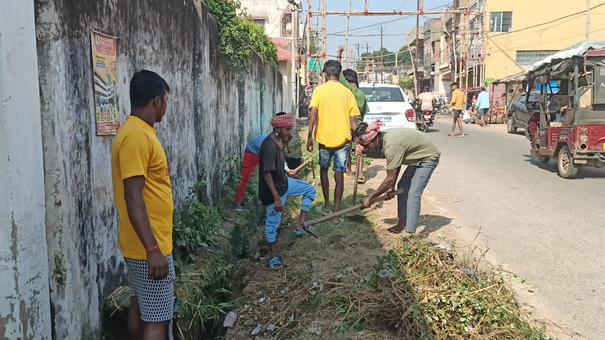 Cleanliness is being done in Giridih