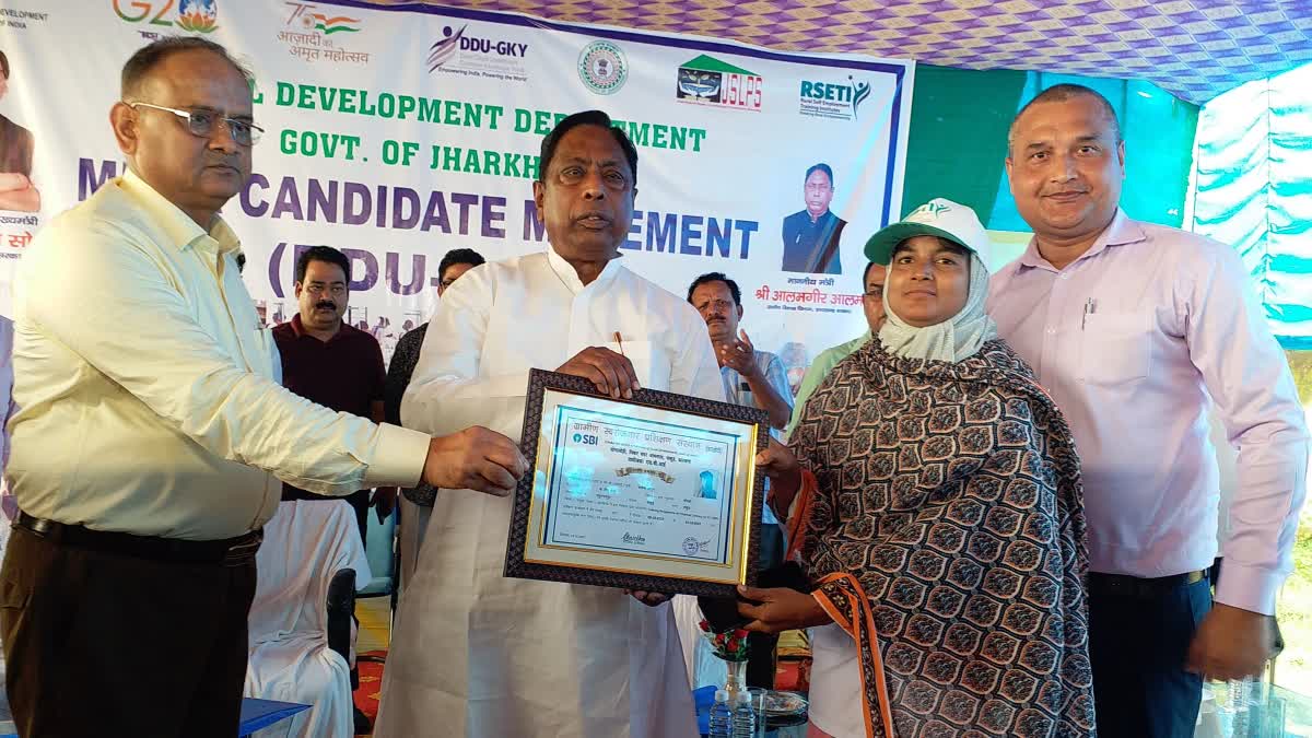 Minister Alamgir Alam distributed kits among Sakhi Didis in Pakur