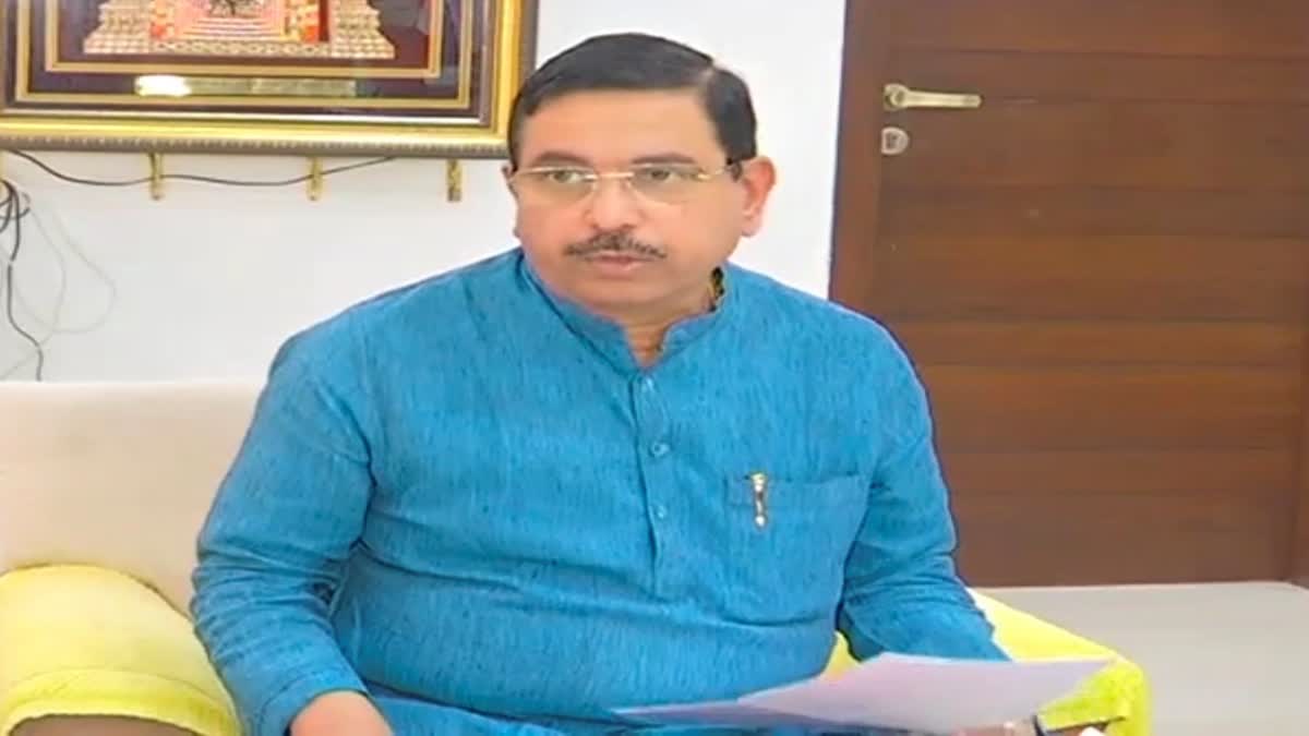 Union Minister Pralhad Joshi addressed the press conference.