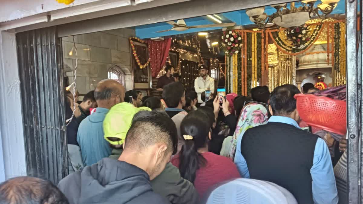 Crowd of devotees in Shaktipeeth of Shimla