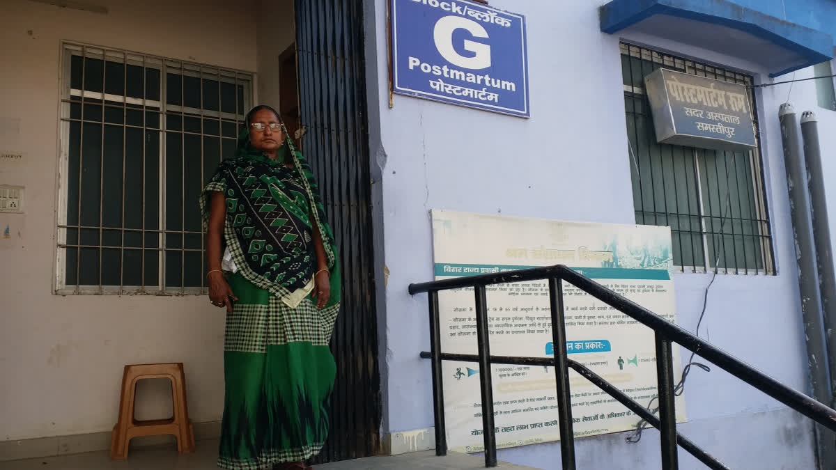 Manjudevi, a 48-year-old woman from Samastipur in Bihar, has been working as a post-mortem assistant for the past 23 years. Working as a post-mortem assistant for almost two decades, she conducted more than 20,000 autopsies. She is doing well in balancing her work and family life.