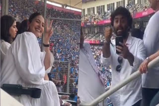 Anushka Sharma Arijit Singh  Arijit Singh Anushka Sharma video from world cup  India vs pakistan world cup 2023 match  world cup 2023  അനുഷ്‌ക ശർമ  അരിജിത് സിങ്  അനുഷ്‌ക ശർമ ഏകദിന ലോകകപ്പ്  അനുഷ്‌ക ശര്‍മയുടെ ഫോട്ടോയെടുത്ത് അരിജിത് സിങ്  ഇന്ത്യ പാക് പോരാട്ടം  ലോകകപ്പ് 2023